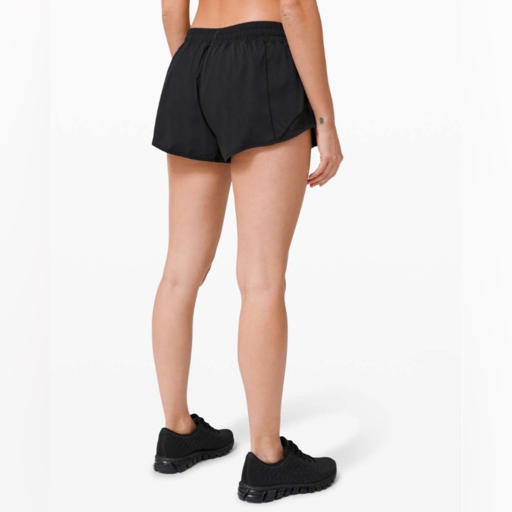 Lululemon Hotty Hot Short II *2.5" in 
Black